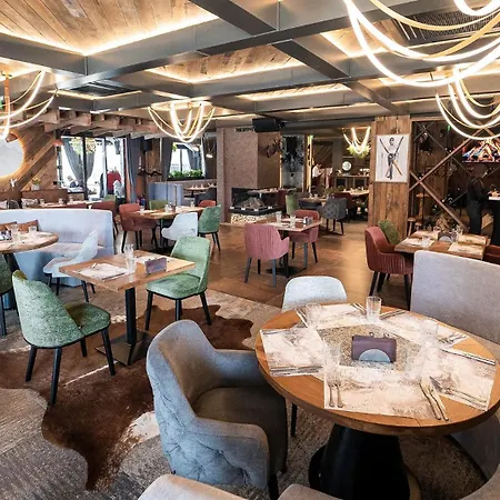 Апартаменти Royal Towers - Gondola View *